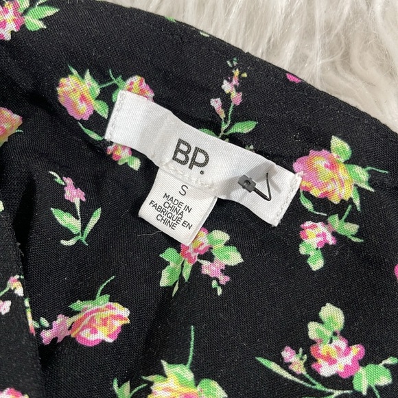 BP Black Grounded Ditsy Floral Everyday Floral Button-Up Romper V-Neck Size S - Picture 8 of 11